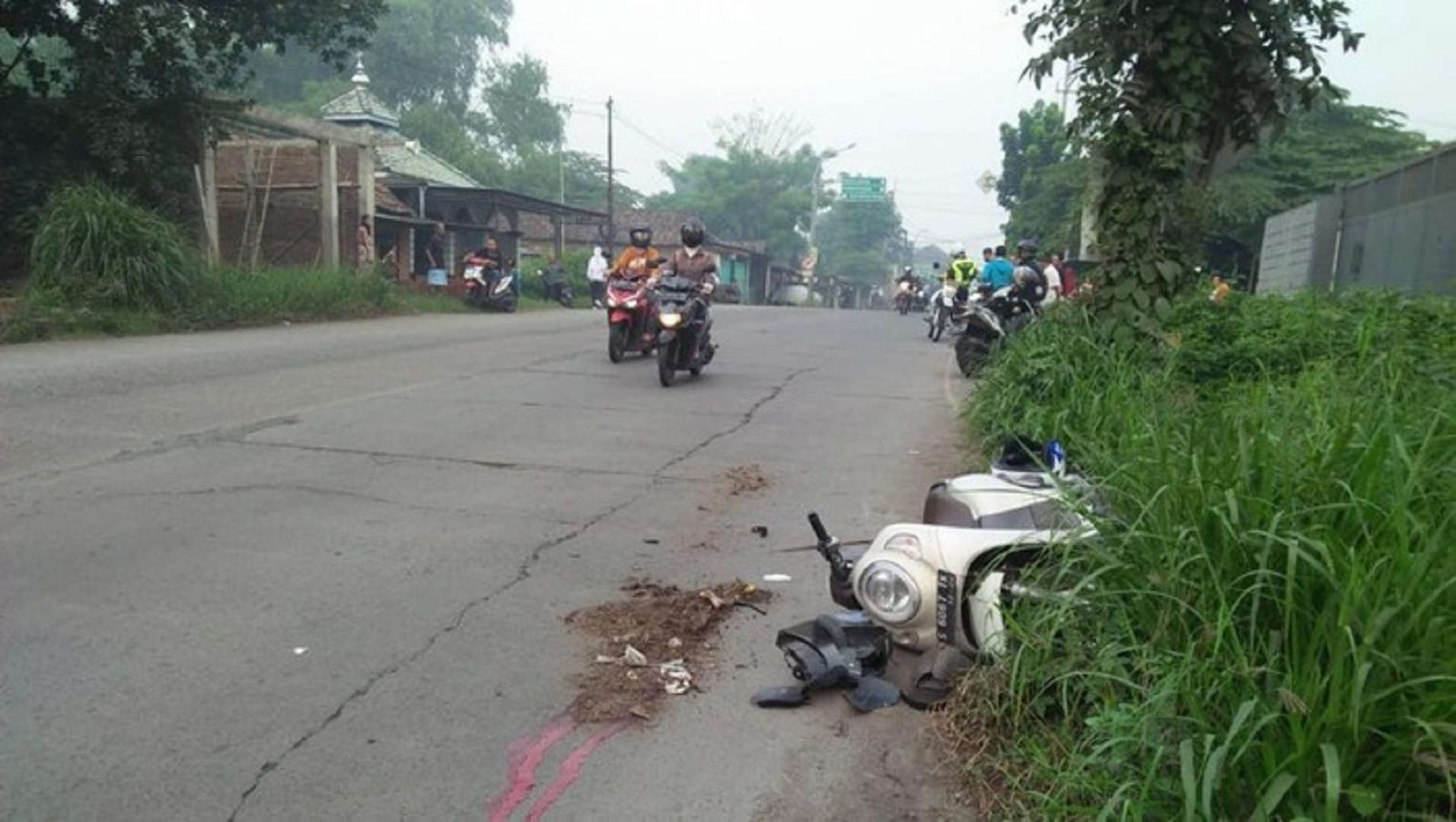 Pilu! Ayah Histeris Lihat Anaknya Tewas Kecelakaan Masuk ke Kolong Truk